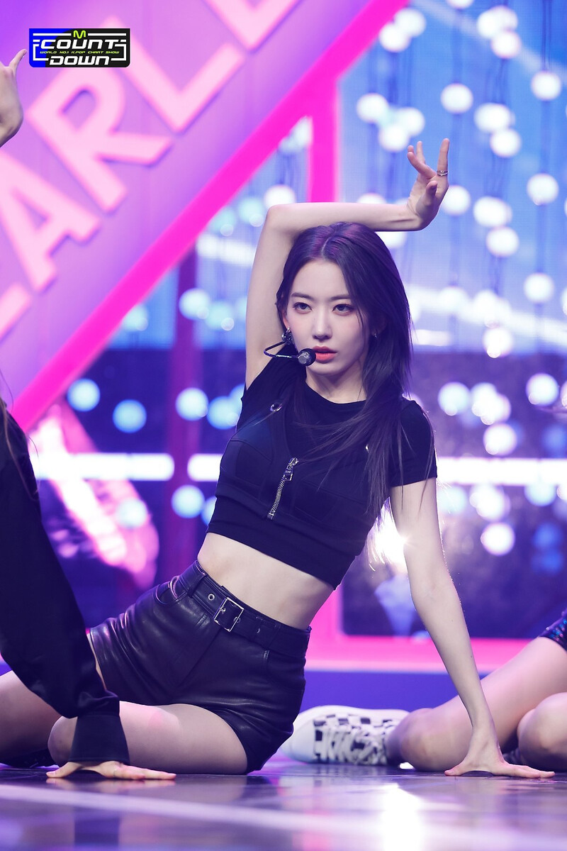 220505 LE SSERAFIM's Sakura - 'Fearless' and 'Bue Flame' at M Countdown documents 1