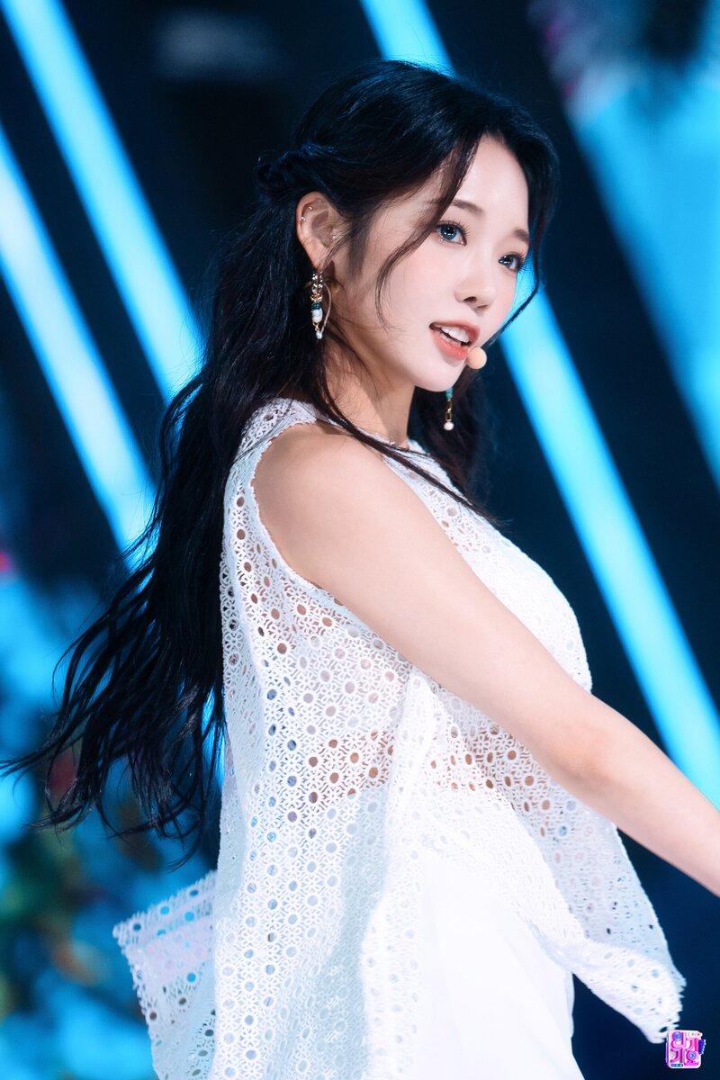 220717 fromis_9 Jisun - 'Stay This Way' at SBS Inkigayo documents 3