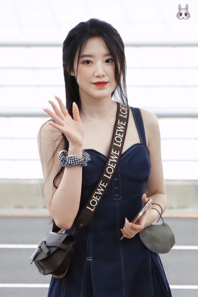 220819 (G)I-DLE Shuhua Incheon Airport Departure documents 15