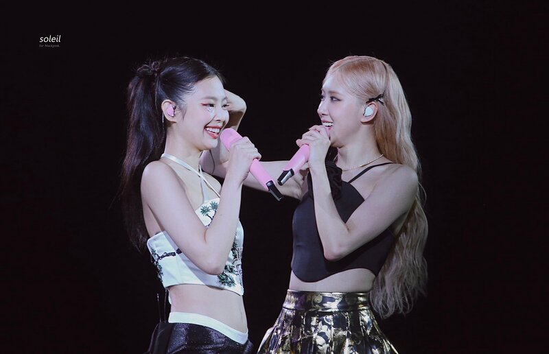 230318 BLACKPINK Jennie & Rosé - 'BORN PINK' Concert in Kaohsiung Day 1 documents 2