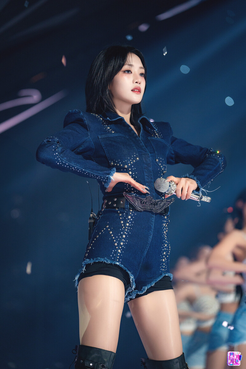 240204 (G)I-DLE Minnie - 'Super Lady' at Inkigayo documents 2