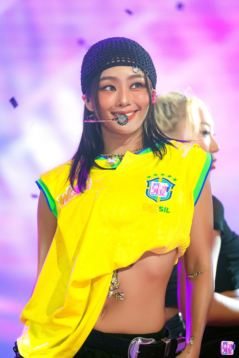 240818 Hyolyn - 'Wait' at Inkigayo documents 1