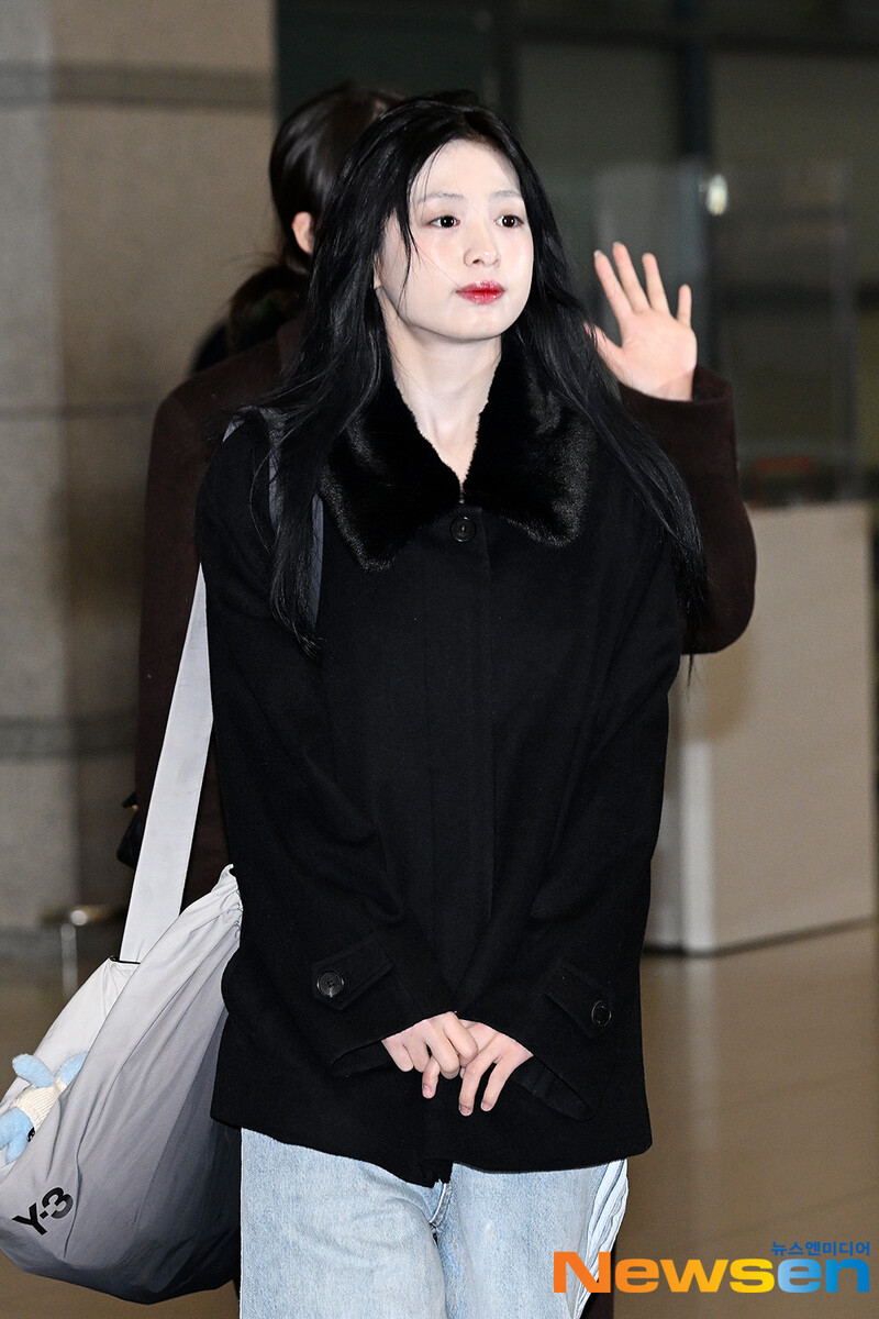 241229 Ahyeon at Incheon international airport documents 2