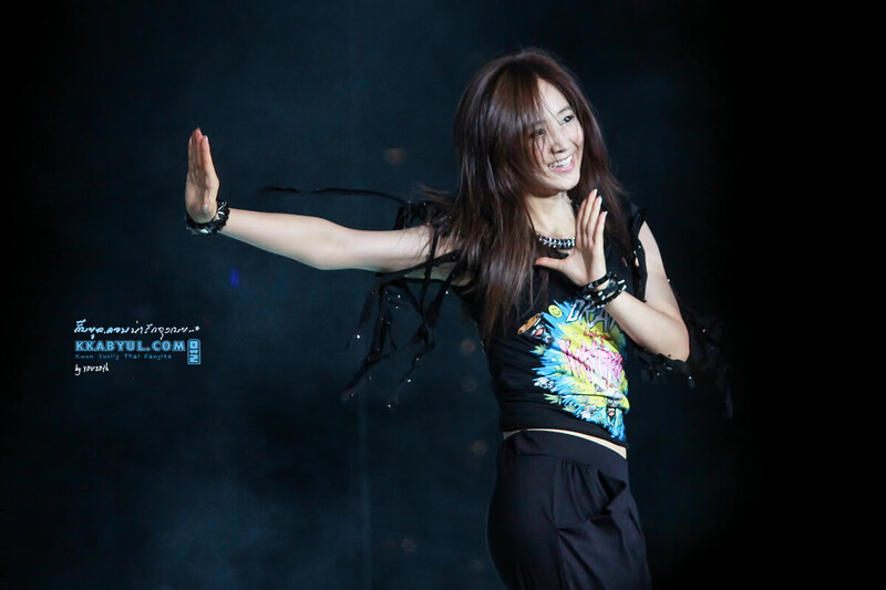 121123 Girls' Generation Yuri at SMTown Concert in Singapore documents 6