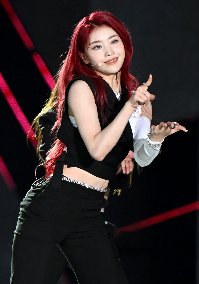 220618 Kep1er Xiaoting - 28th Dream Concert documents 6