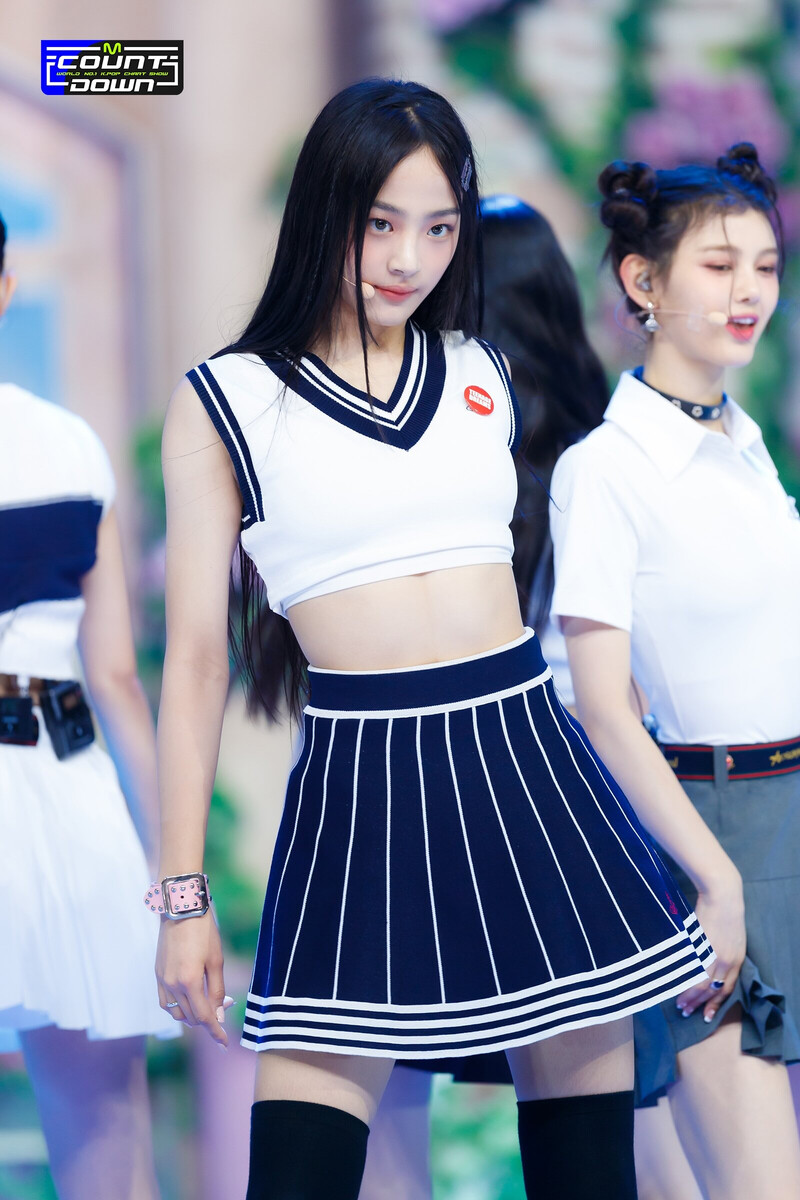 220804 NewJeans Minji 'Hype Boy' at M Countdown documents 9