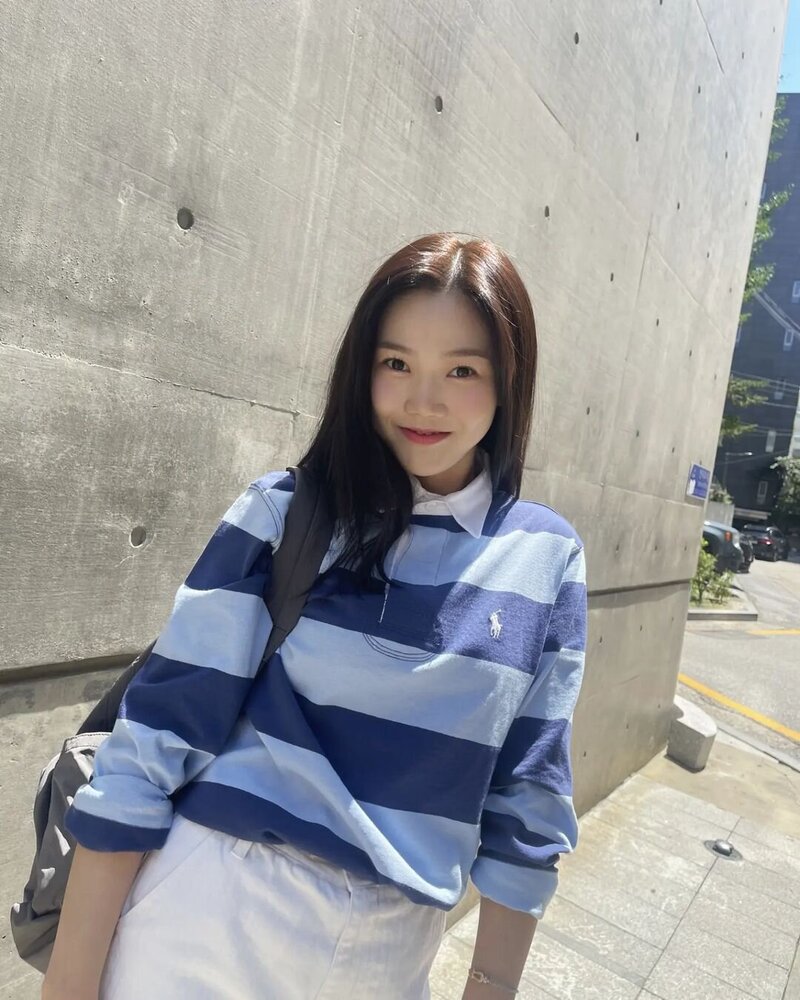 220812 OH MY GIRL Hyojung Instagram Update documents 3