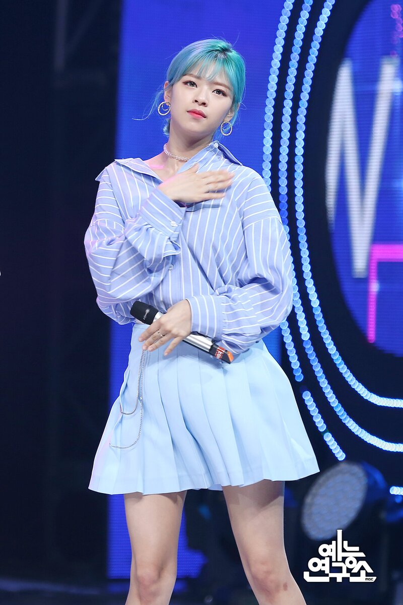 180428 TWICE Jeongyeon - 'What is Love?' at Music Core documents 1
