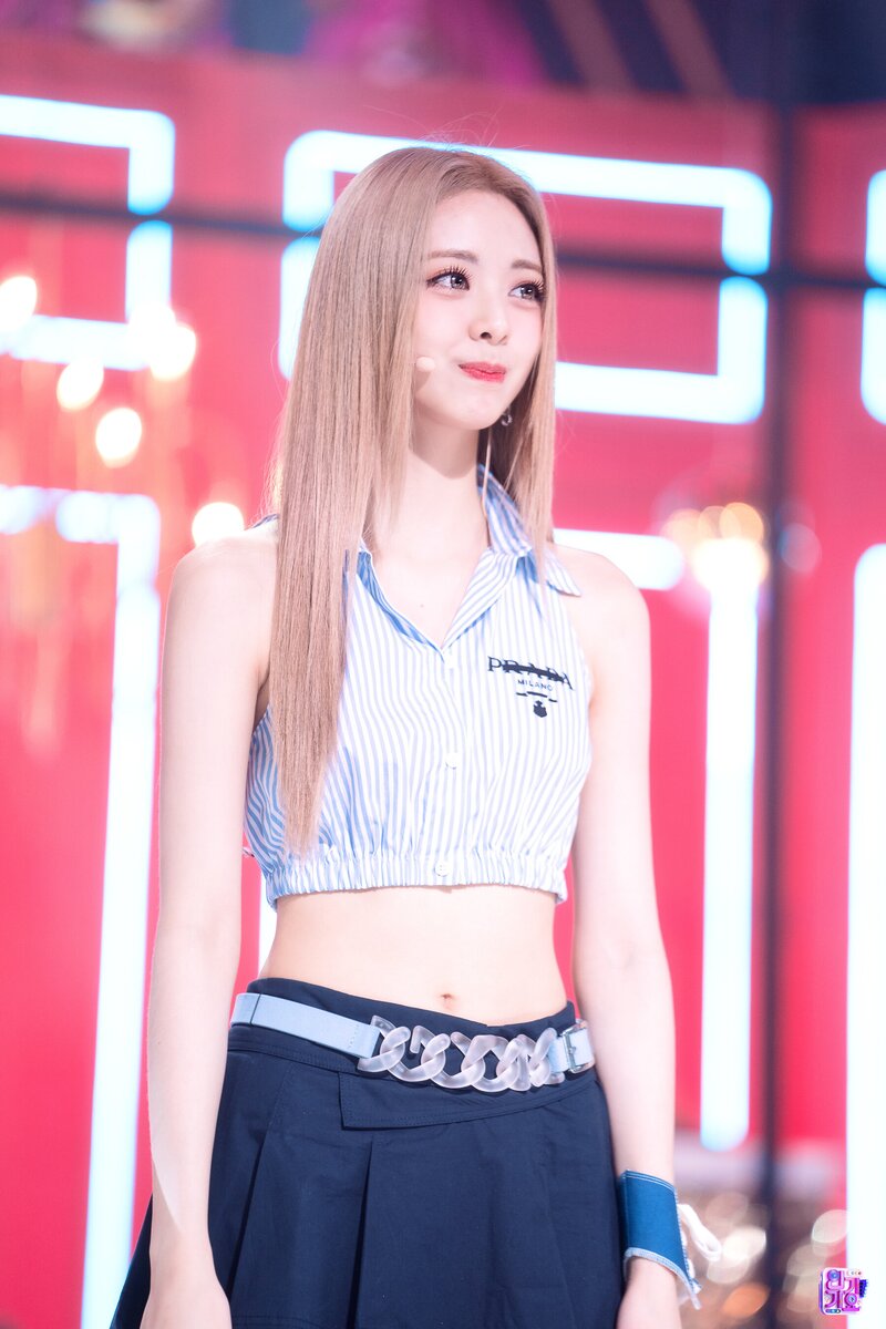 220717 ITZY Yuna - Sneakers at SBS Inkigayo documents 21