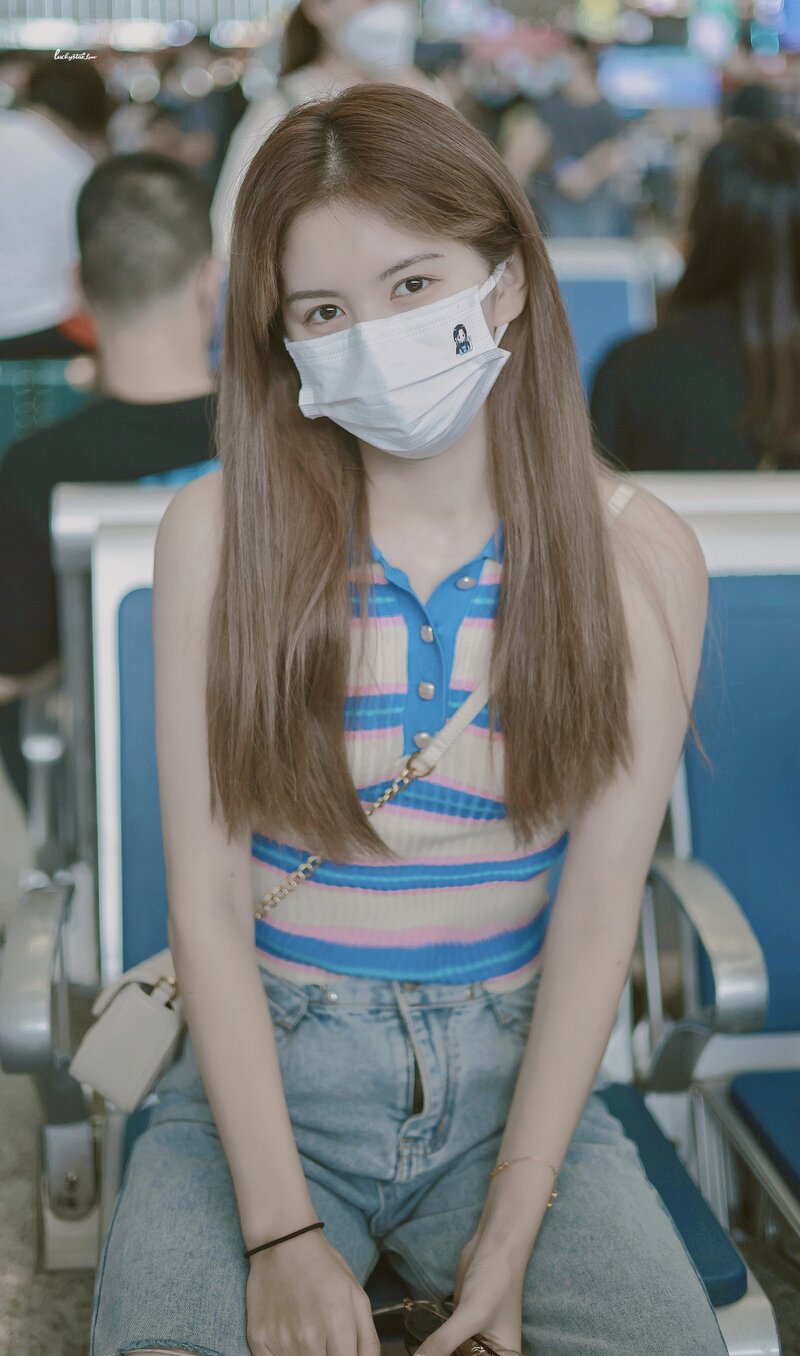220804 SNH48 Chen Lin at CKG Airport documents 7