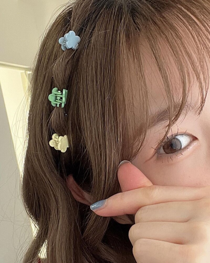 230509 Hitomi Instagram Update + With Nako documents 2