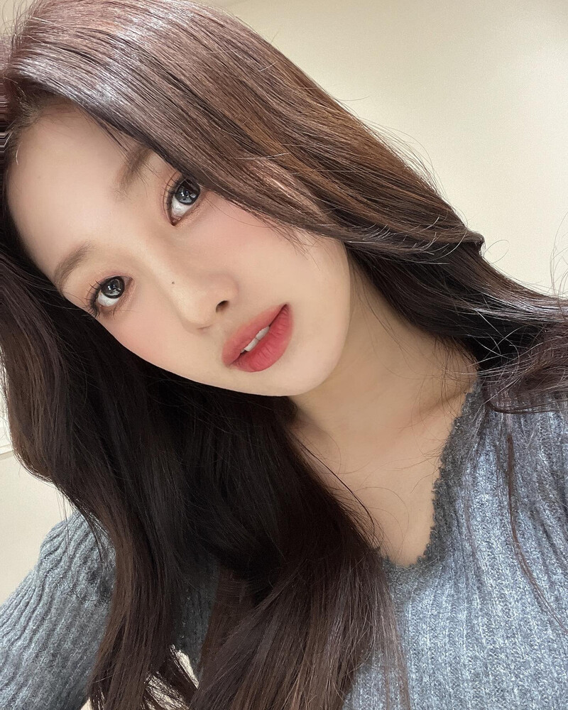 240223 EVERGLOW Sihyeon Instagram Update documents 1