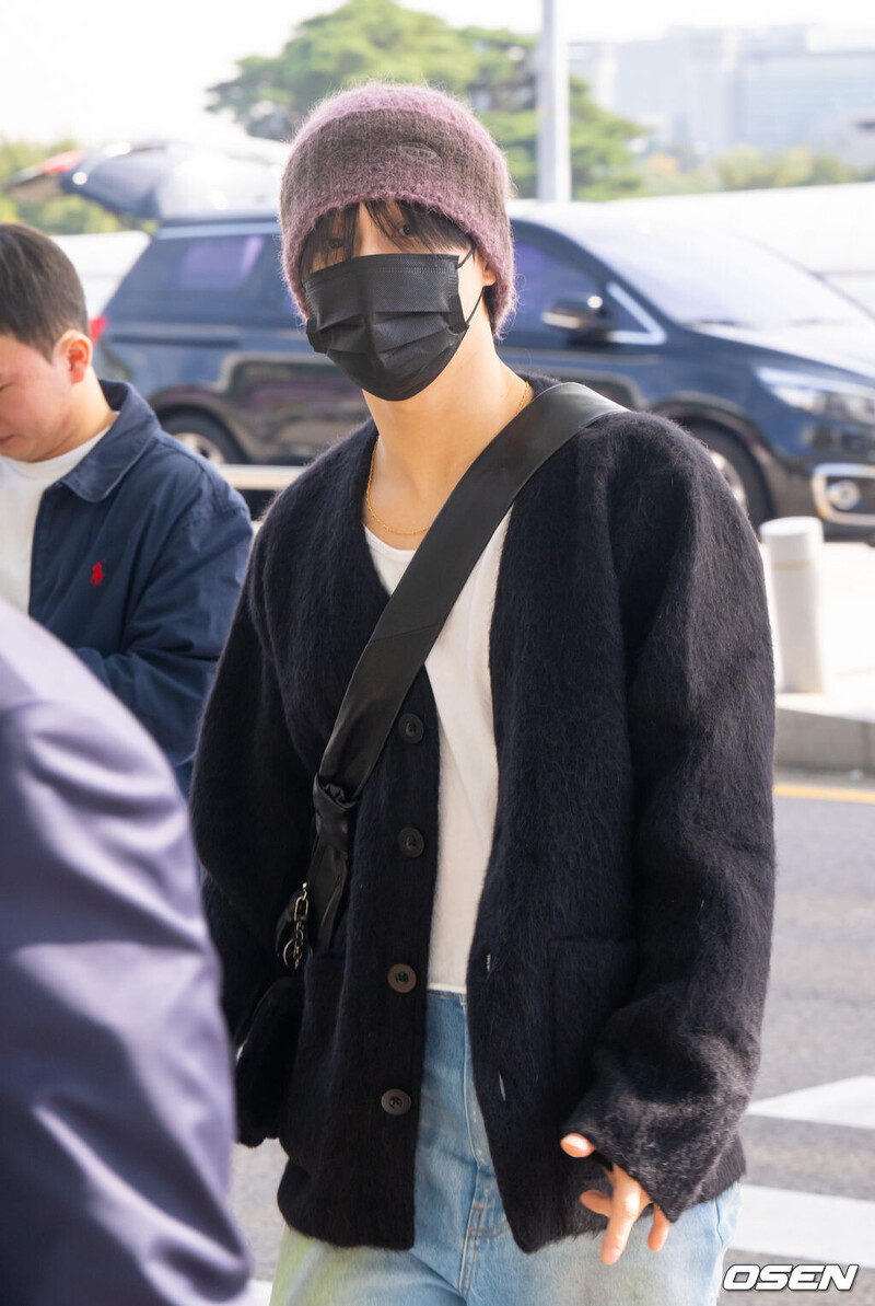 241025 Taemin at Incheon International Airport documents 1