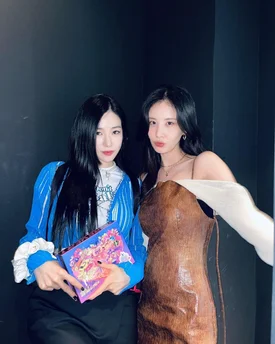 220902 GIRLS' GENERATION Seohyun Instagram Update with Tiffany Young