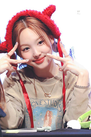 240309 TWICE Nayeon - Music Korea Fansign