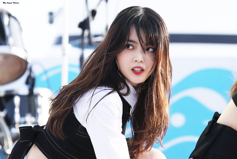 180602 Weki Meki Suyeon at Jeongok Port Youth Festival Healing Concert documents 1