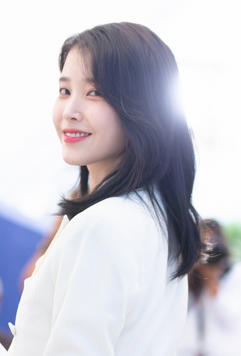 220527 IU- 'THE BROKER' Photocall Event at 75th CANNES Film Festival documents 8