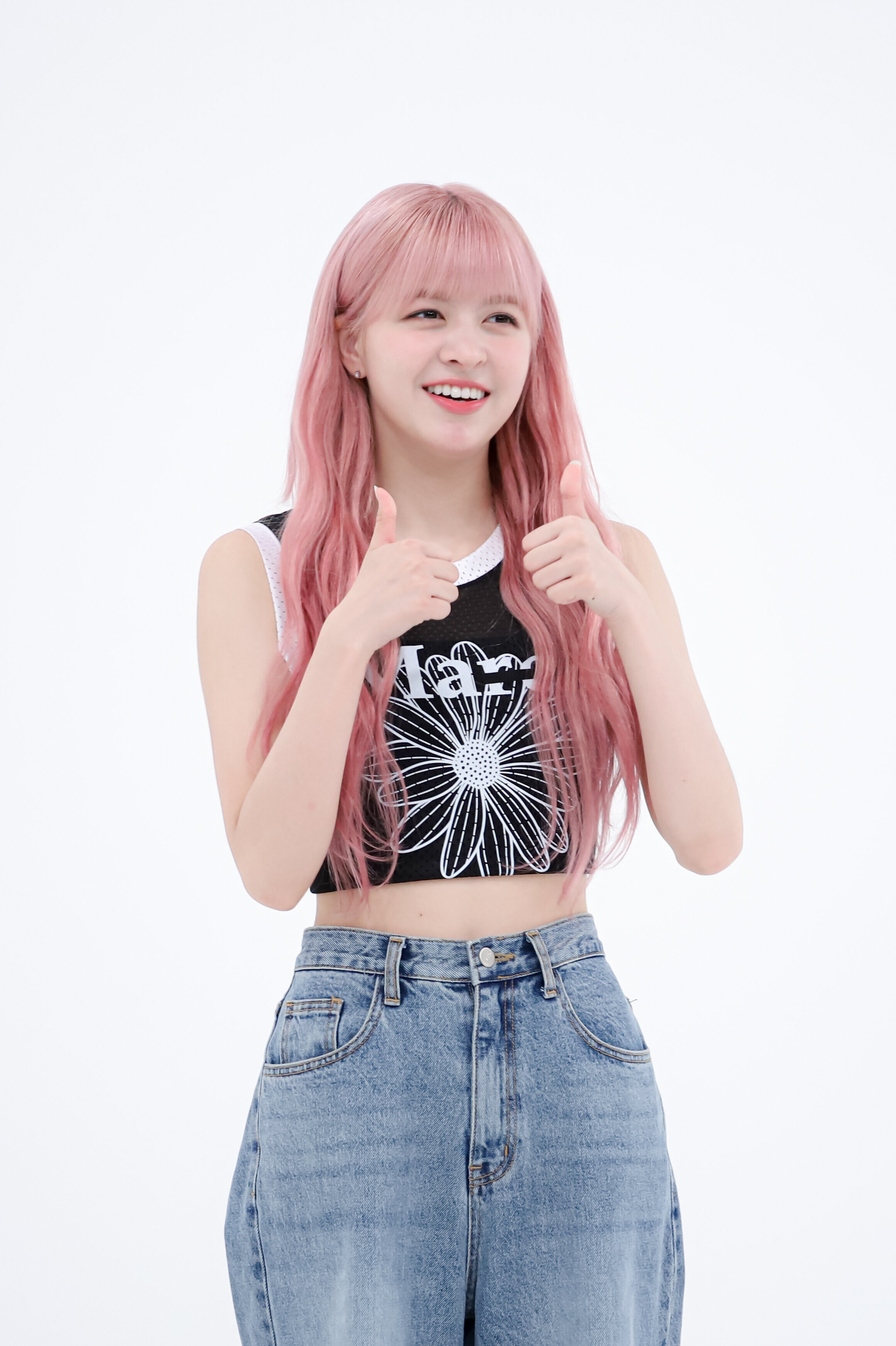 230711 MBC Naver - NMIXX Lily - Weekly Idol On-site Photos | kpopping