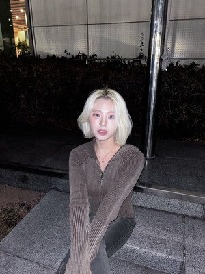 250119 - ICHILLIN' Members Twitter Update with CHAERIN