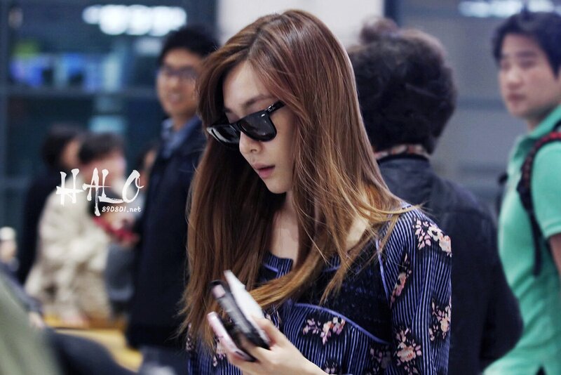 121112 Girls' Generation Tiffany at Incheon Airport documents 2
