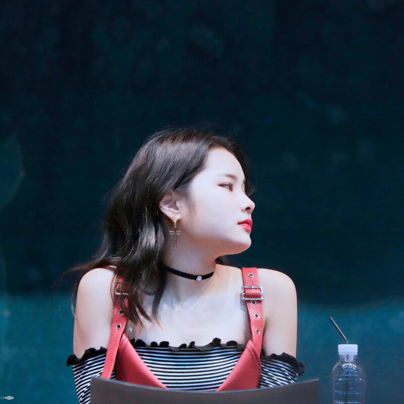 181111 Weki Meki Rina at 'KISS, KICKS' Gangnam Fansign documents 1