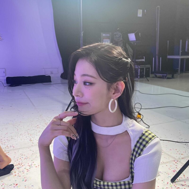 210909 fromis_9 Chaeyoung Instagram Update documents 1