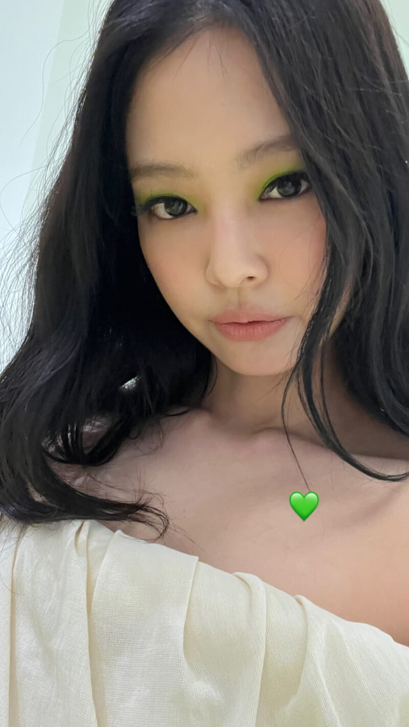 220928 JENNIE INSTAGRAM STORY UPDATE documents 2