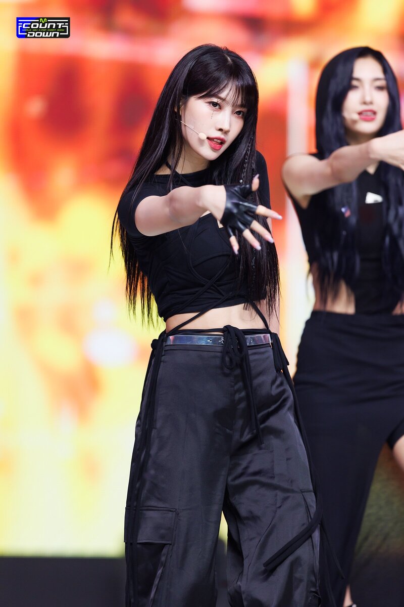 230824 EVERGLOW Sihyeon - 'SLAY' at M COUNTDOWN documents 14
