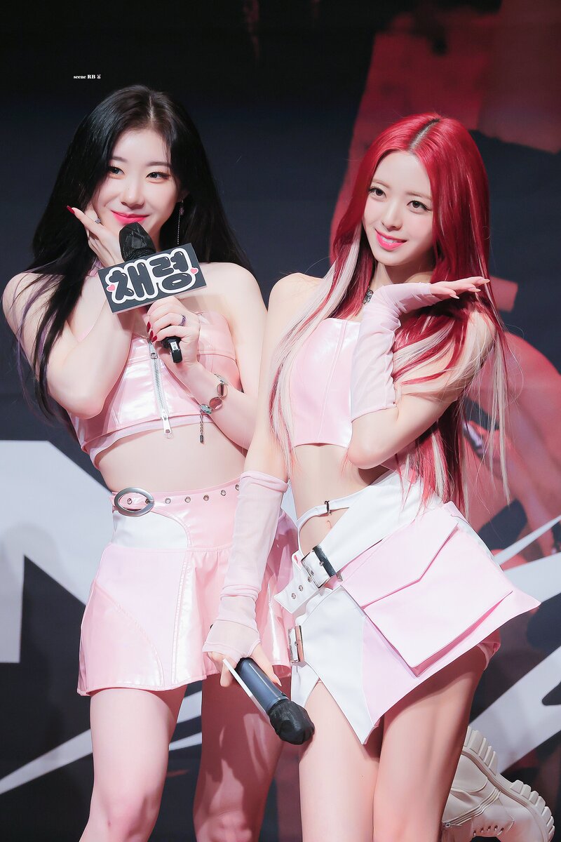 240120 ITZY Chaeryeong & Yuna - Makestar Fansign Event documents 2