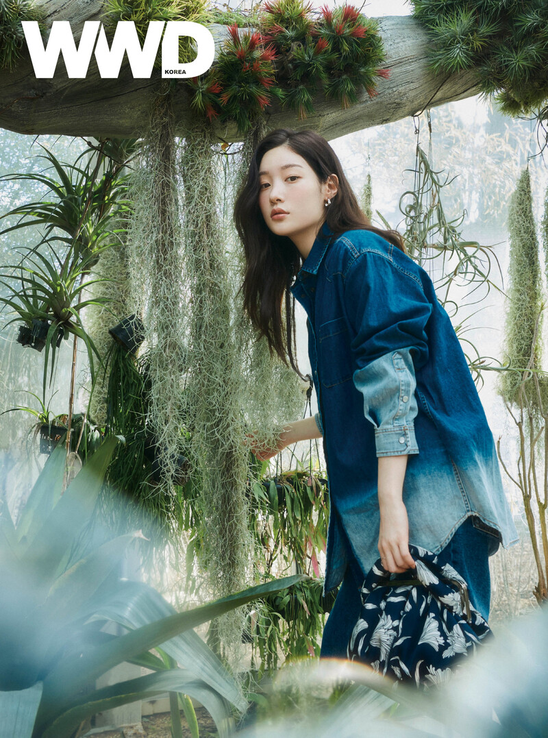 Chaeyeon for WWD Magazine March 2022 Issue documents 1