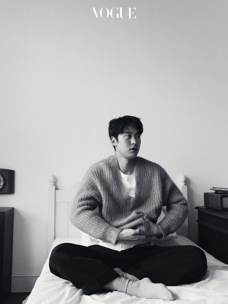 GONG MYUNG for VOGUE Korea Dec Issue 2021 documents 2