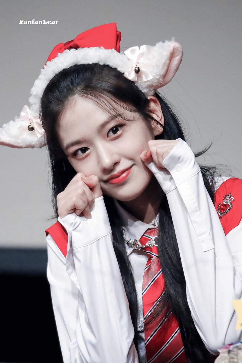 220501 Yujin at Fansign Event documents 5