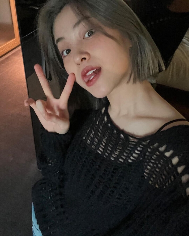 221109 ITZY Ryujin Instagram Update documents 2