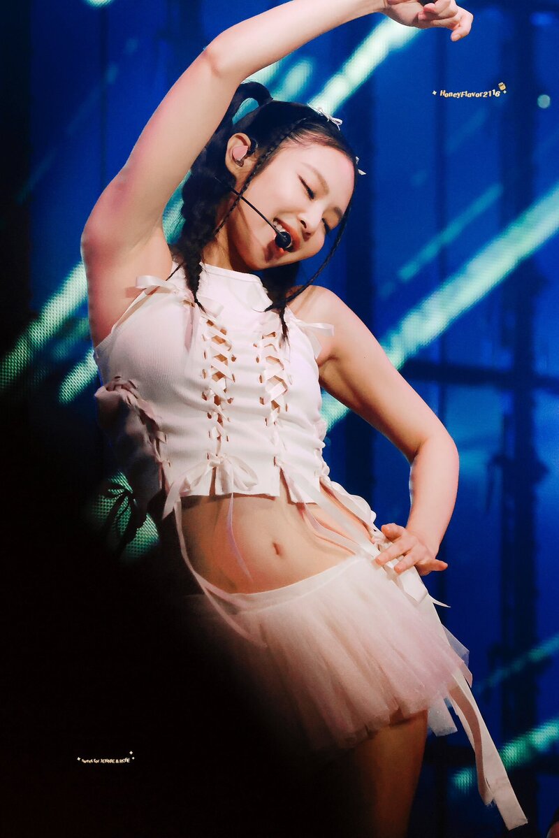 221130 BLACKPINK Jennie - 'BORN PINK' Concert in London Day 1 documents 2
