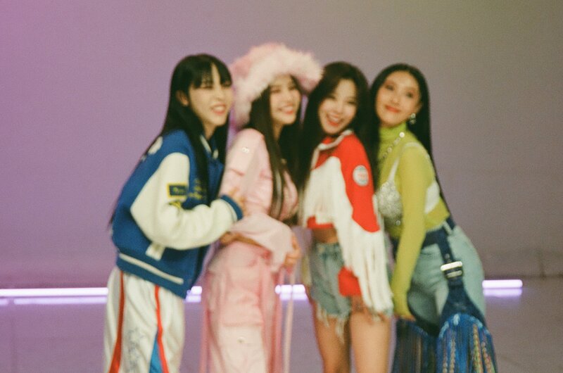 221110 M2 Twitter Update - MAMAMOO - March Film Camera Photos documents 3