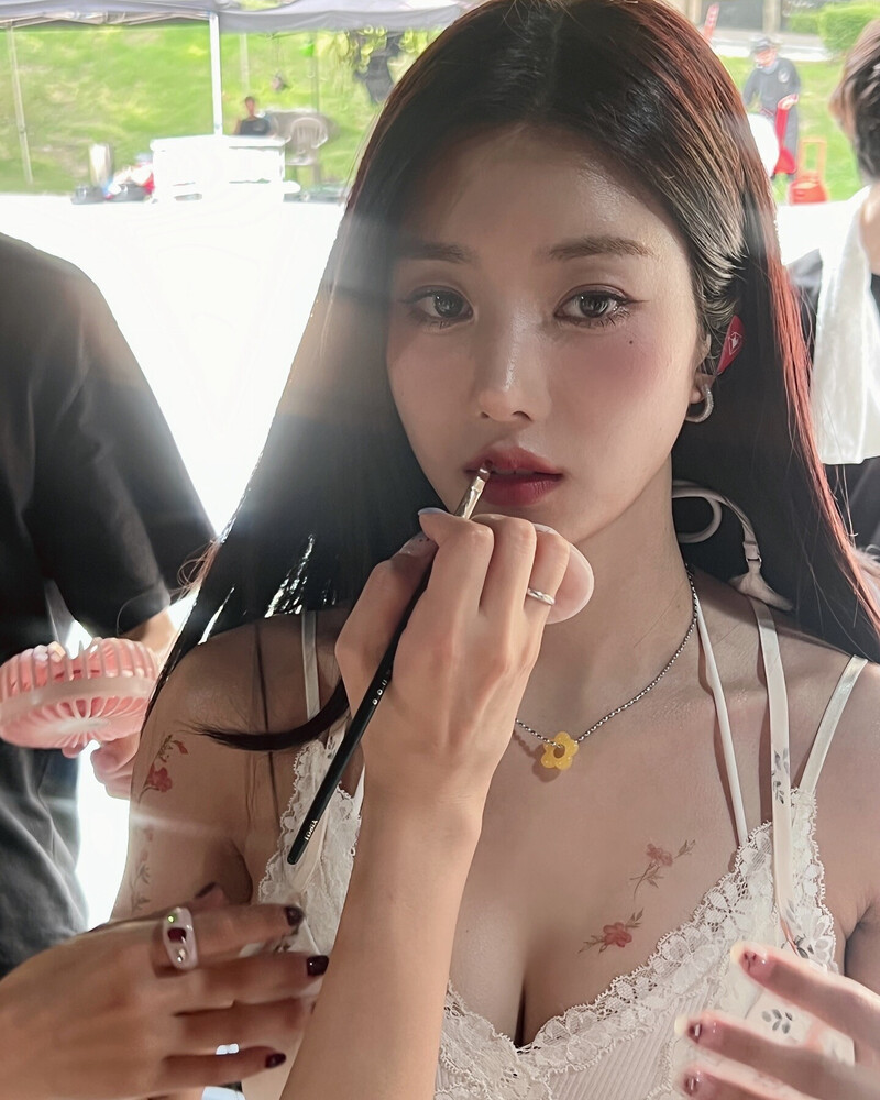 240810 Kwon Eunbi Instagram Update documents 6