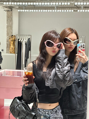 241008 ILLIT X Update - Yunah with Moka