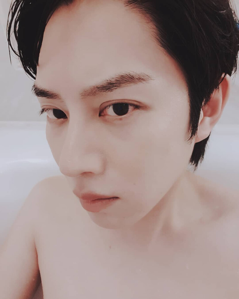 180415 Heechul Instagram Update documents 1