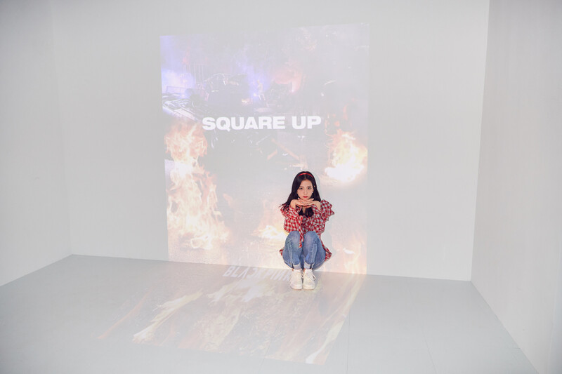 180620 YG Naver Post - BLACKPINK - 'SQUARE UP' Concept Pop Up Behind documents 3