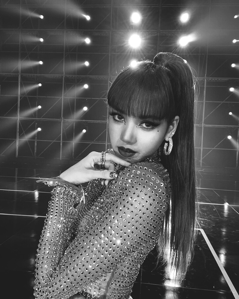 210911 - LISA Instagram Update documents 3