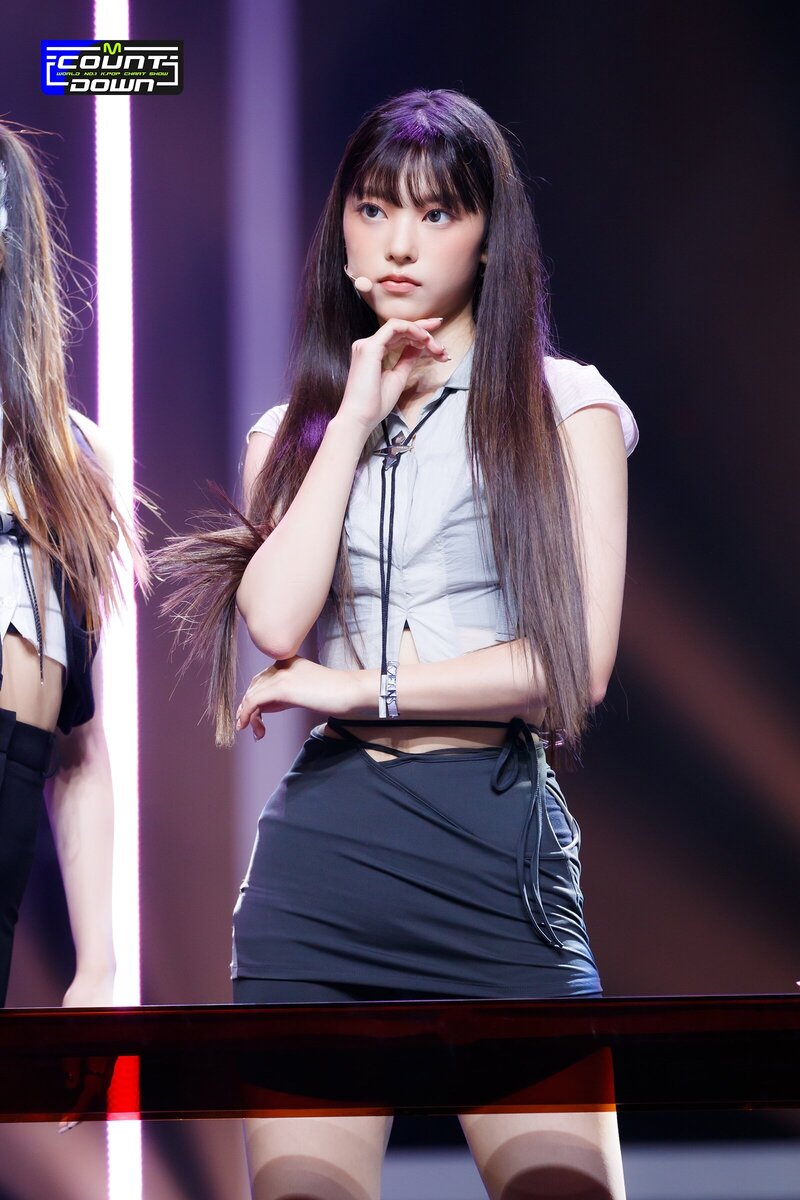 220804 NewJeans Haerin 'Cookie' at M Countdown documents 6