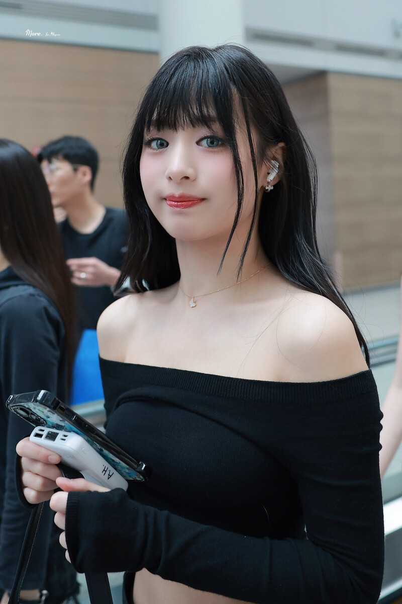 240719 BABYMONSTER Ahyeon at Incheon International Airport documents 11