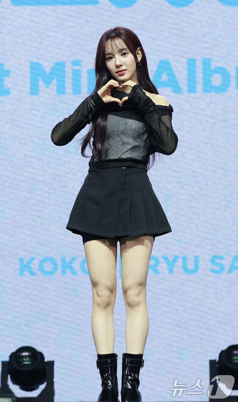 241125 izna Ryu Sarang - at First mini-album 'N/a' Showcase Event documents 7