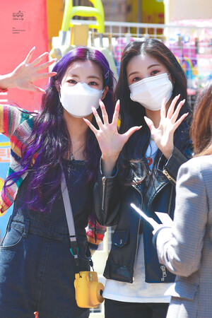 210418 PURPLE KISS Goeun & Yuki