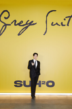 220404 SUHO- 'GREY SUIT' Showcase