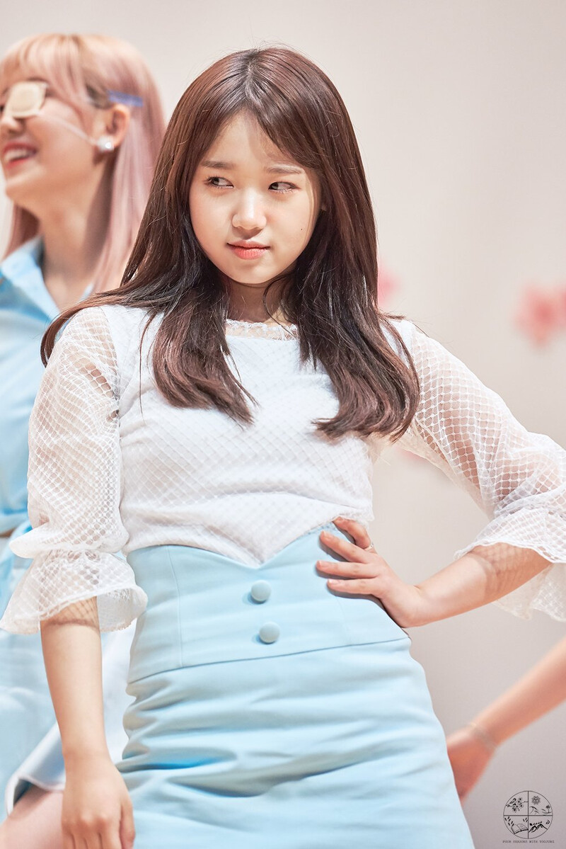 180415 Weki Meki Yoojung at Bundang 'Lucky' Fansign documents 9