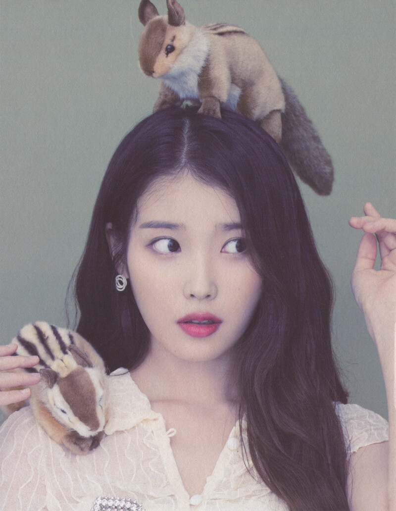 IU 2022 Season's Greetings (Scans) documents 5