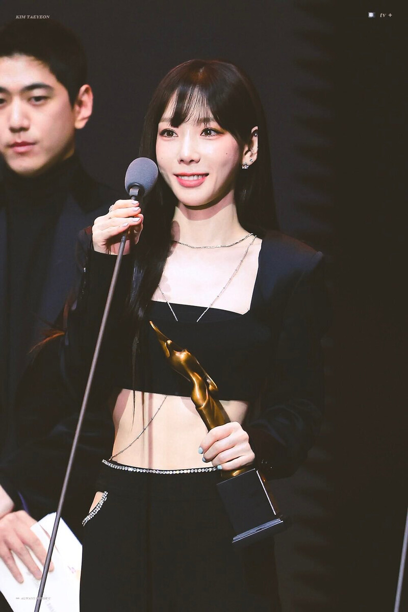 230119 Taeyeon - Seoul Music Awards 2023 documents 8