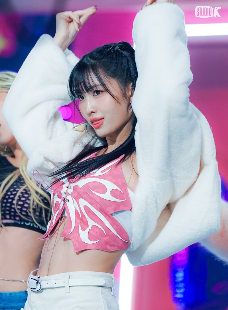 240222 - KBS Kpop Twitter Update with MOMO - 'SET ME FREE' Music Bank Behind Photo documents 8