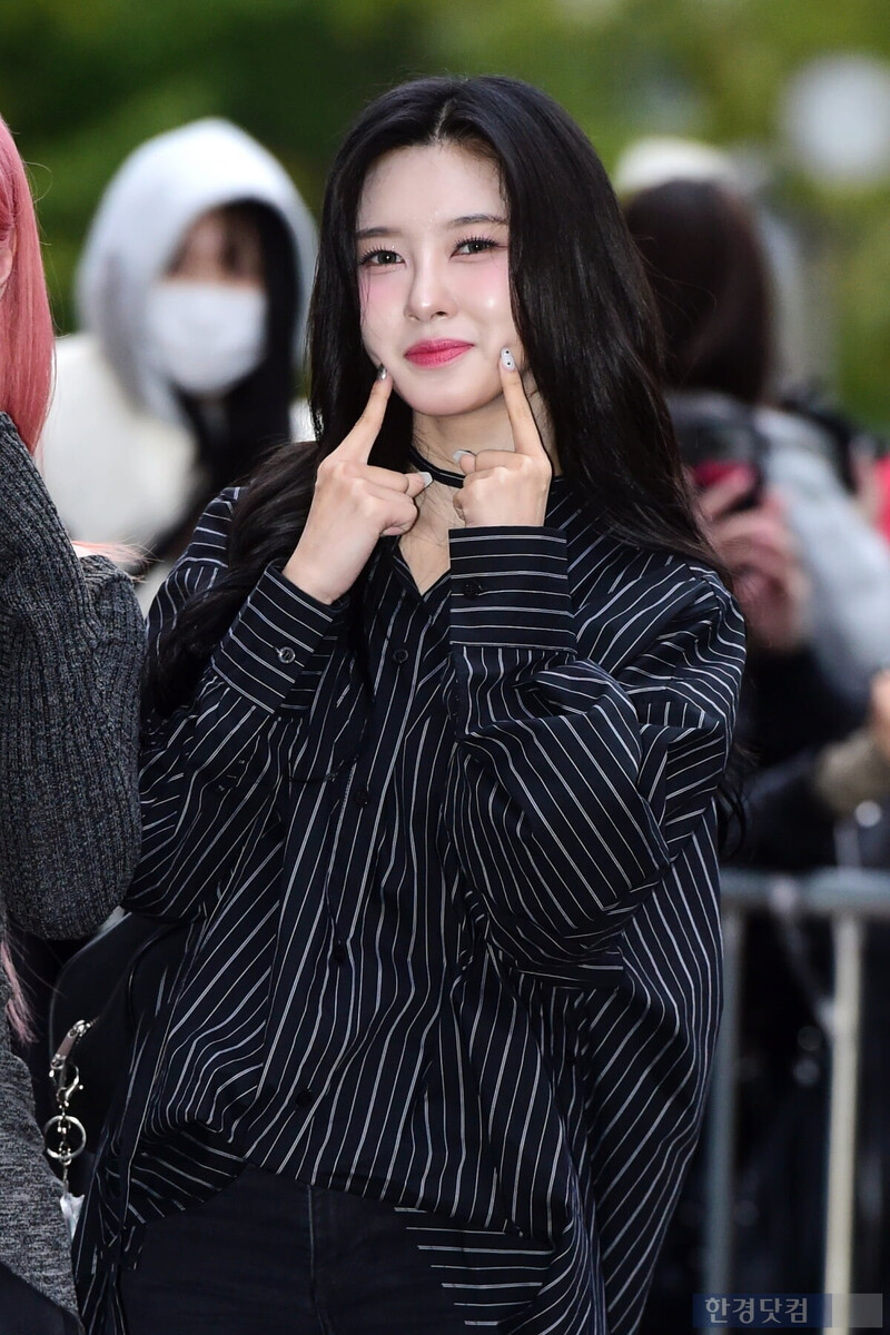 241101 KEP1ER Dayeon at Music Bank Commute documents 2